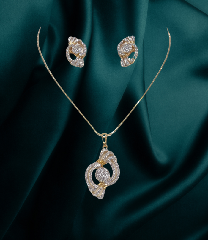 134 18 K Gold Diamond Pendant 62/ 0.52 CT Ed 93/ 0.67 CT set 8.84 Gram Gold