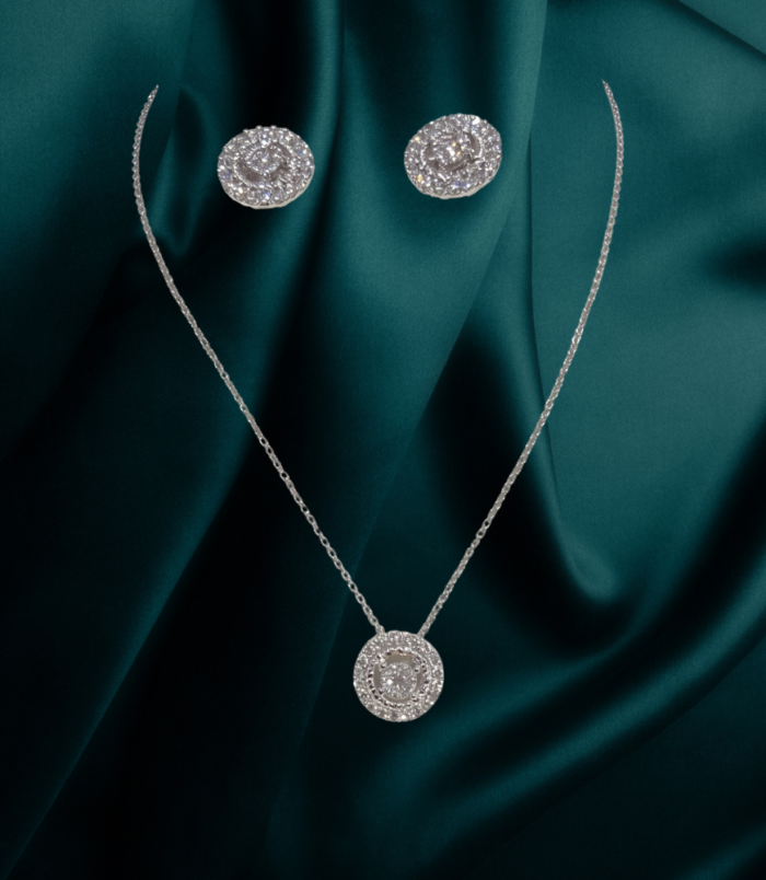 135 18 K Gold Diamond Pendant 0.47 CT Ed 0.86 CT set 9.58 Gram Gold