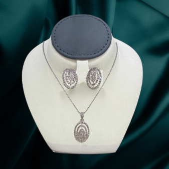 137 18 K Gold Diamond Pendant PD 16/ 0.15 CT Ed 50/ 0.17 CT set 7.41 Gram Gold