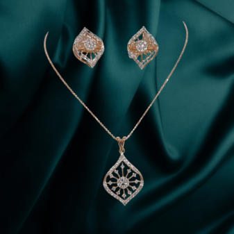 147 18 K Gold Diamond Pendant PD / 0.64 CT Ed / 0.66 CT set 8.04 Gram Gold