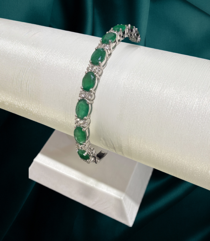 153 KBZ GLD DMD EMRLD BRACELET 153 18 K Gold Diamond Bracelet 15.66 Gram Gold Diamond /1.04 CT Emerald /5.41 CT