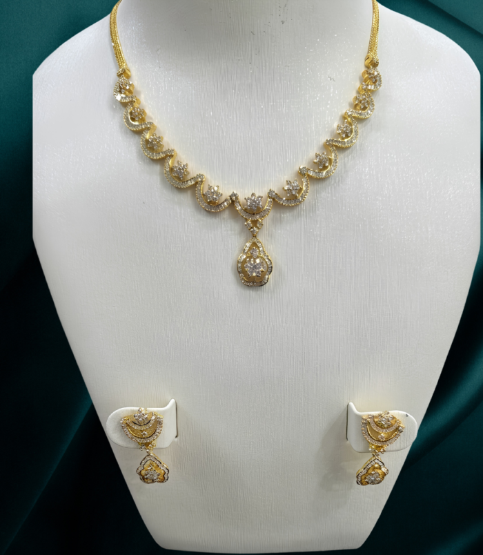 165 KBZ GLD DMD PNDT SET 165 KBZ GLD DMD PNDT SET